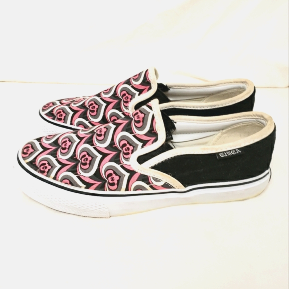 C1RCA Fiftyty Slips Pink Black Heart Pattern Trendy Style Women's Size 8.5